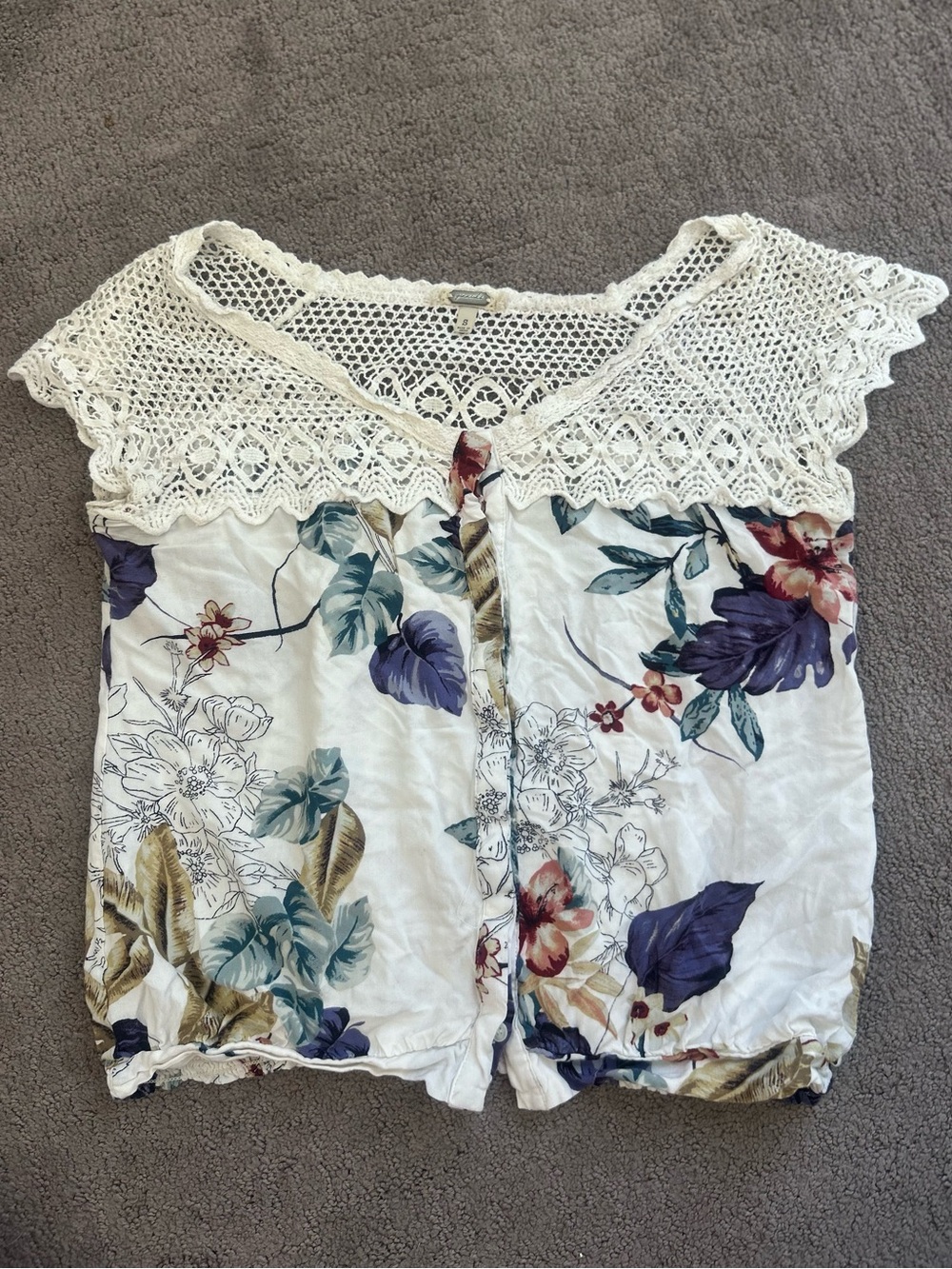 gimmicks by BKE White Floral Crochet Yoke Short Sleeve Top